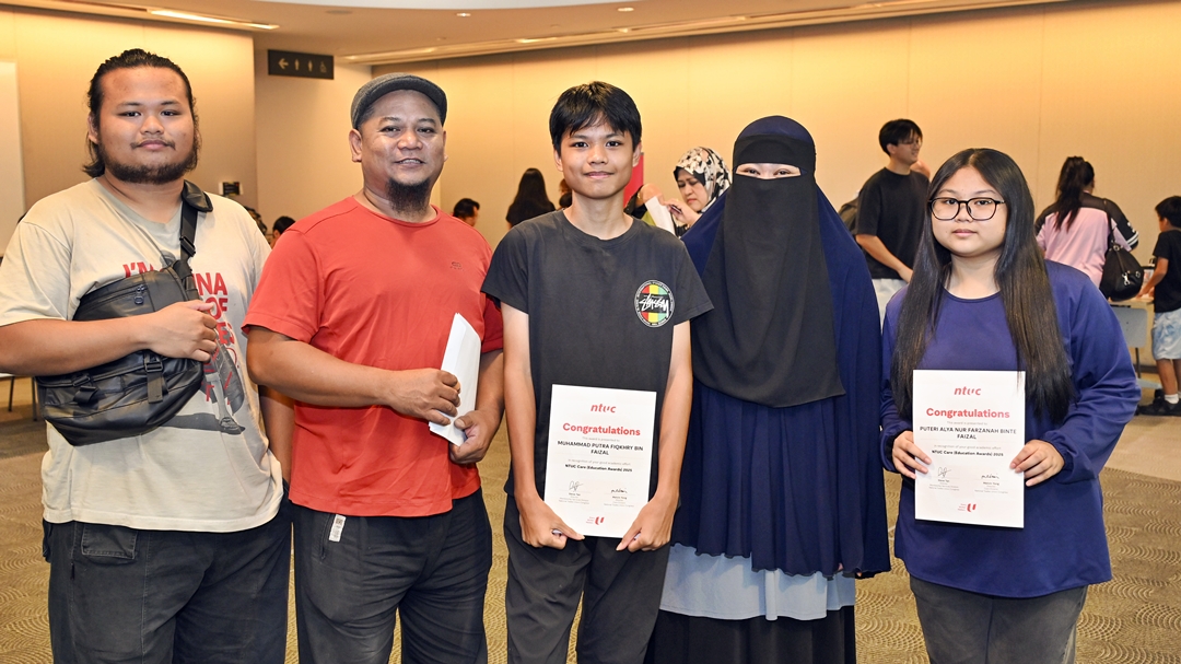 Mdm Noorizah Binte Mohamed Noor & family cropped.jpg