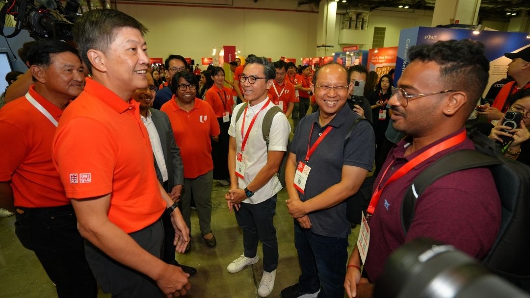 NTUC Secretary-General Ng Chee Meng interacting with jobseekers at NTUC Career Festival.JPG
