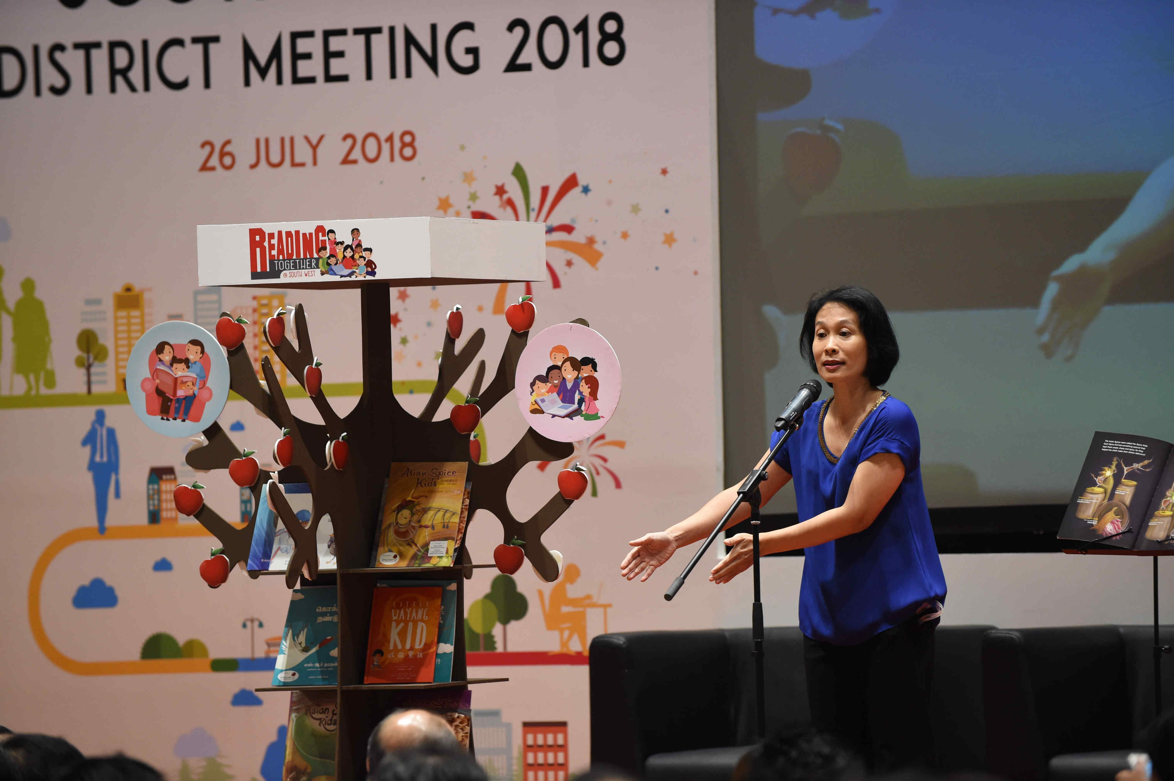 Wong Swee Yean facilitating at the SWCDC District Meeting