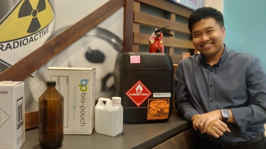 Jetstar Asia retrenched worker who found job with NTUC e2i.jpg