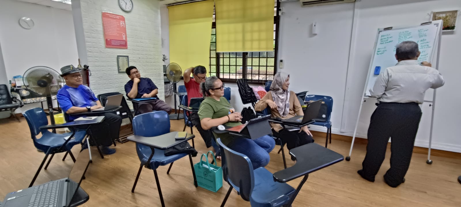 MOHAMED IQBAL-750G-aebbe85b-88e0-432f-b926-a45fa8ac6a95.jpg