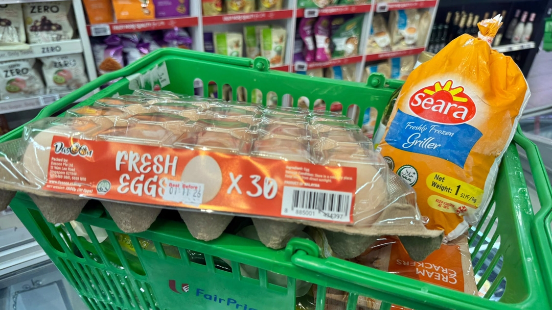 FairPrice shopping basket with a tray of 30 Dasoon fresh eggs and a 1kg Seara frozen chicken.