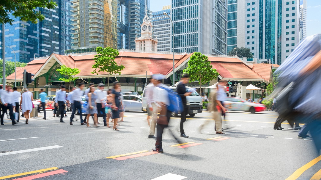 People walking in Singapore CBD_1080.jpg