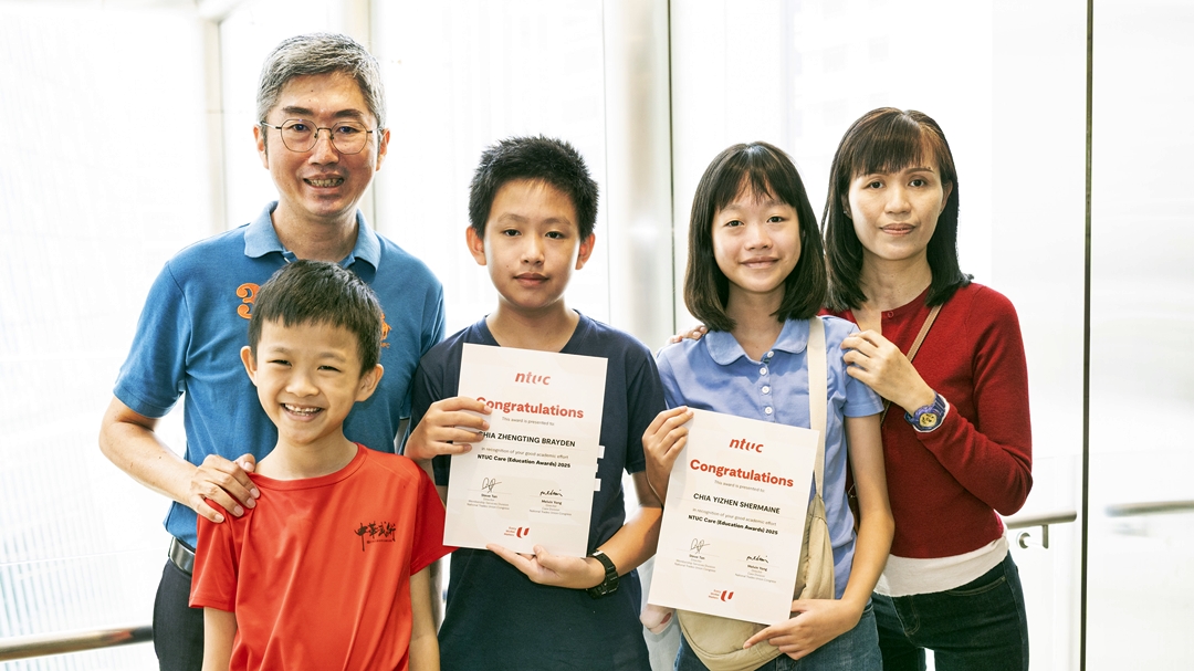 Mr Chua Sim Yee & family cropped.jpg
