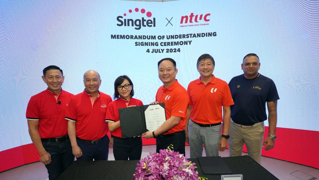 Lower-income and retrenched NTUC members get free or subsidised Singtel ...