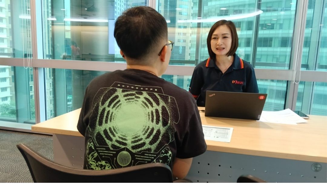 Former Deliveroo staff with e2i career coach.jpeg