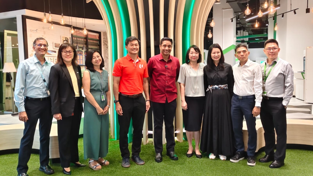 Schneider Electric visit_1080.jpg