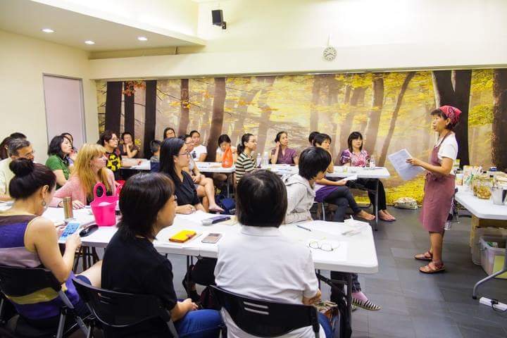 Ang Siew Teen-386I-Sharing cooking tips at Korean class 2015.jpg