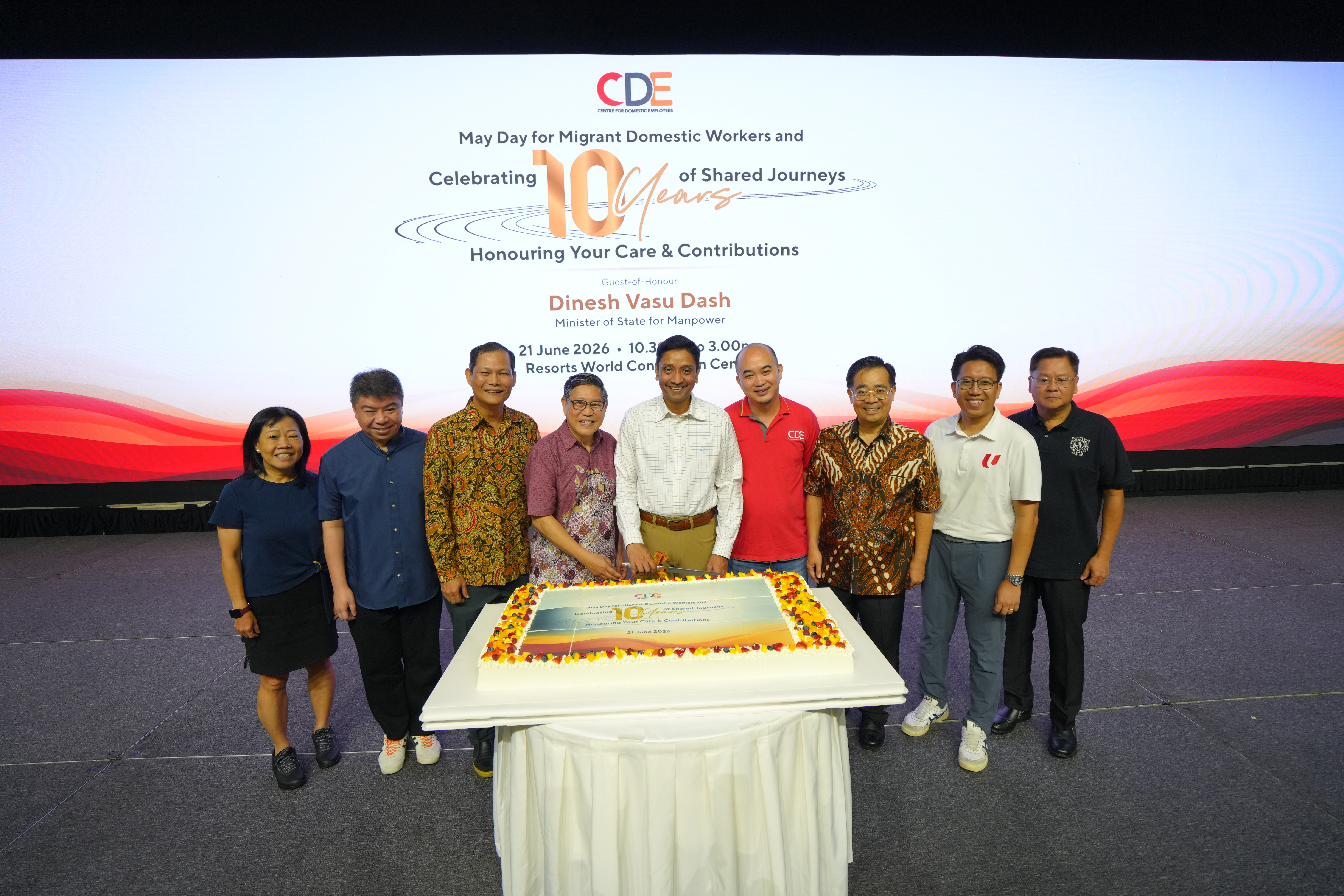 Group photo of Michael Lim, Dinesh Vasu Dash, Yeo Guat Kwang, NTUC Central Executive Commitee Members.JPG