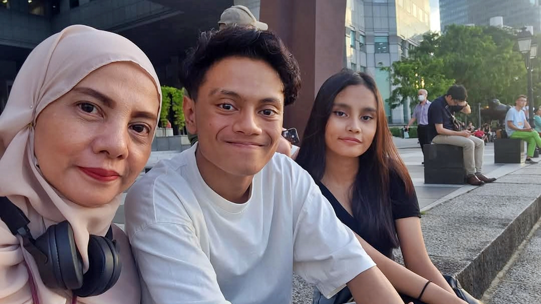 Zuridah and Family 1.jpeg