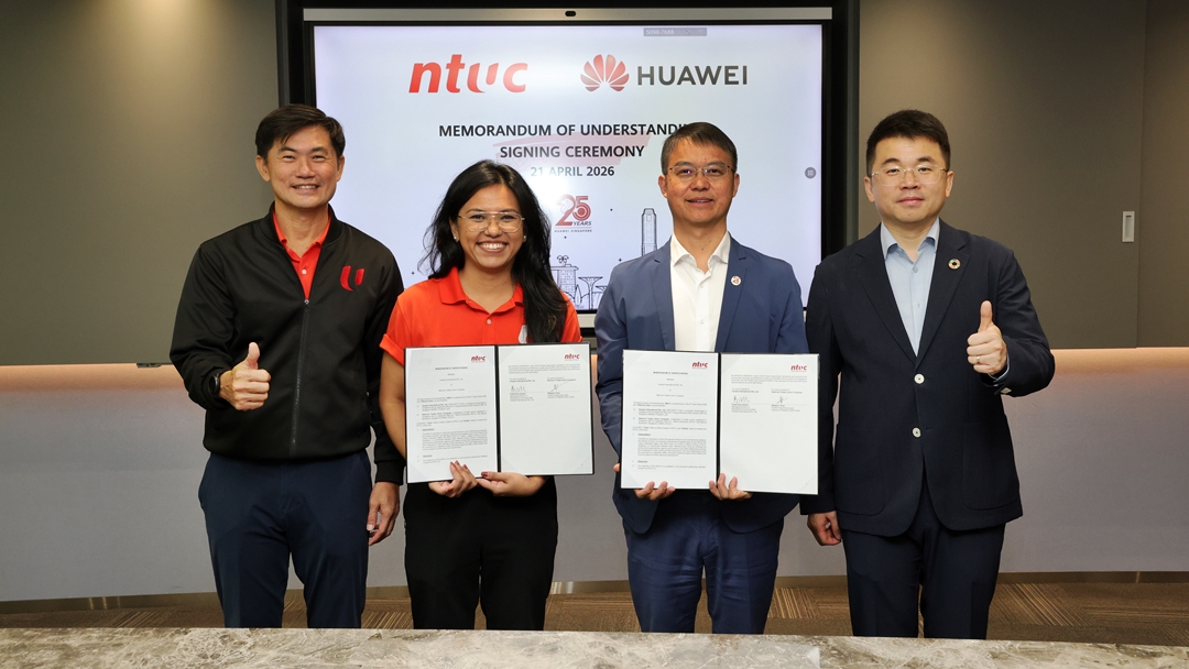 NTUC Deputy Secretary-General Desmond Tan, NTUC Infocomm and Media Cluster Supervising Lead Natasha Choy, Huawei International Managing Director Frank Guo, and Huawei International CEO Maxi Wang.
