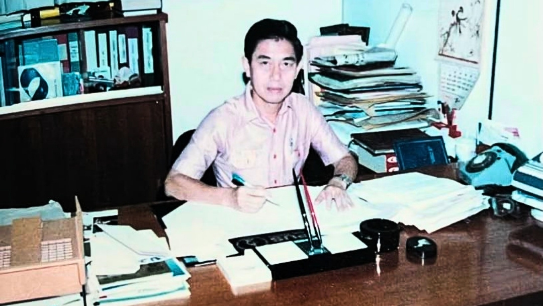 Eric cheong at former SMMWU office in Rochor.jpg
