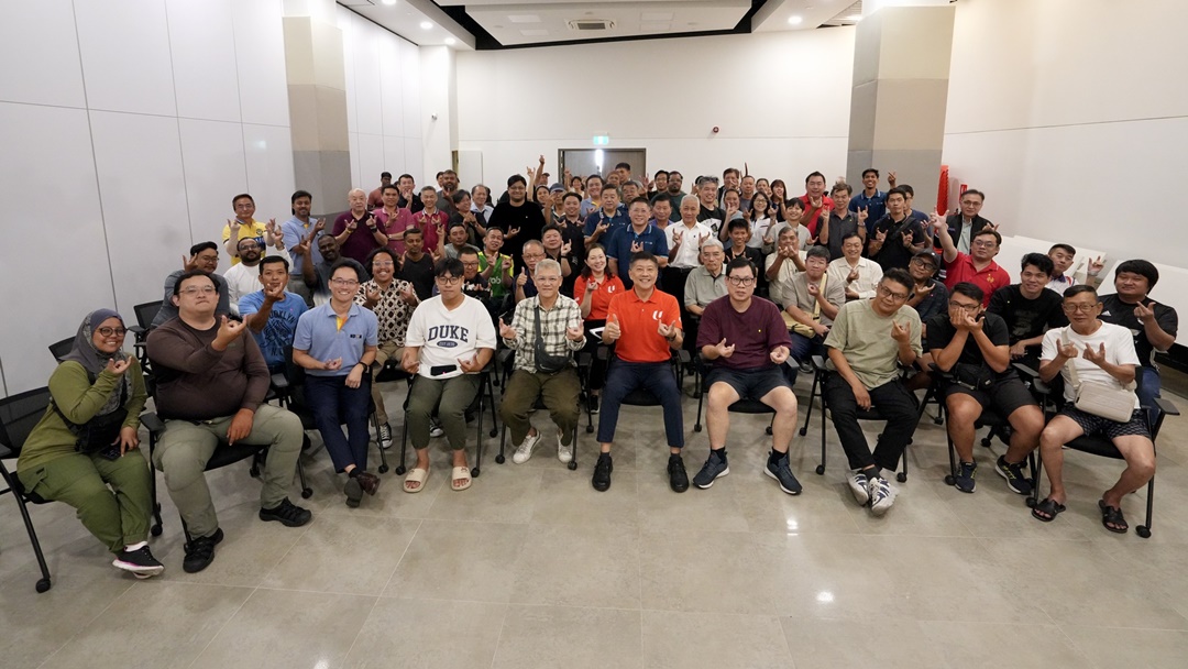 SG with platform workers_1080.jpg